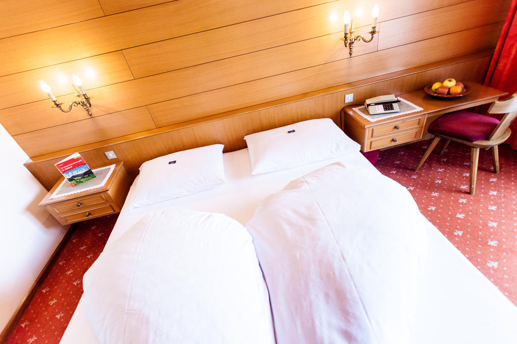 Pension Rebgut Bed & Breakfast Lana Room photo